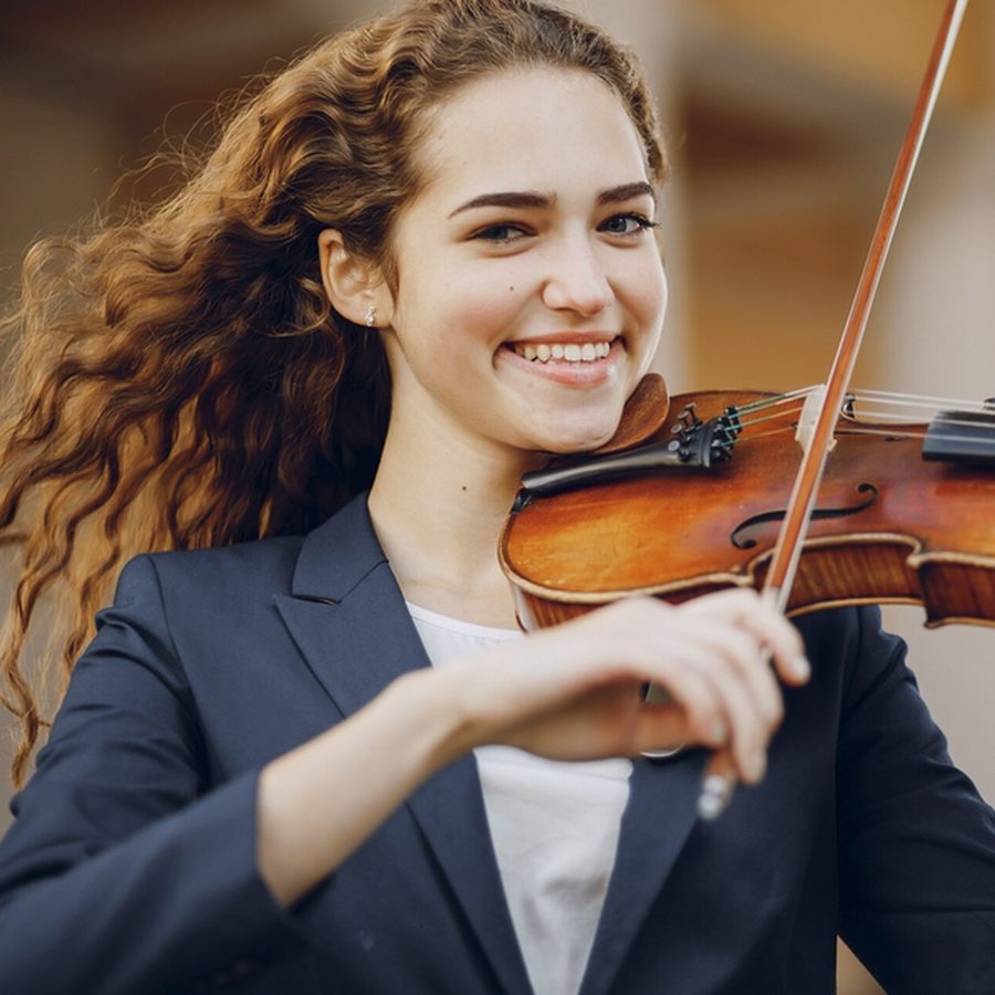 Assurance violon Assurance violon : violoniste avec son instrument